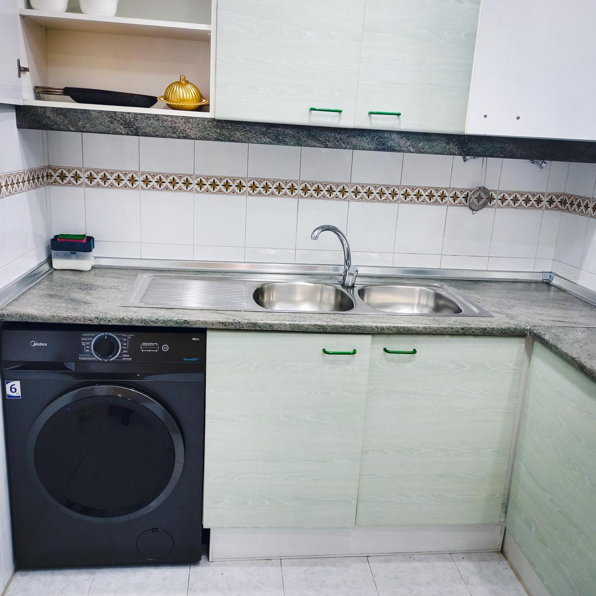 Nouveau Appartement Au Plein Centre Ville En Face Hilton & La Gare De Train Tgv M2 طنجة المظهر الخارجي الصورة